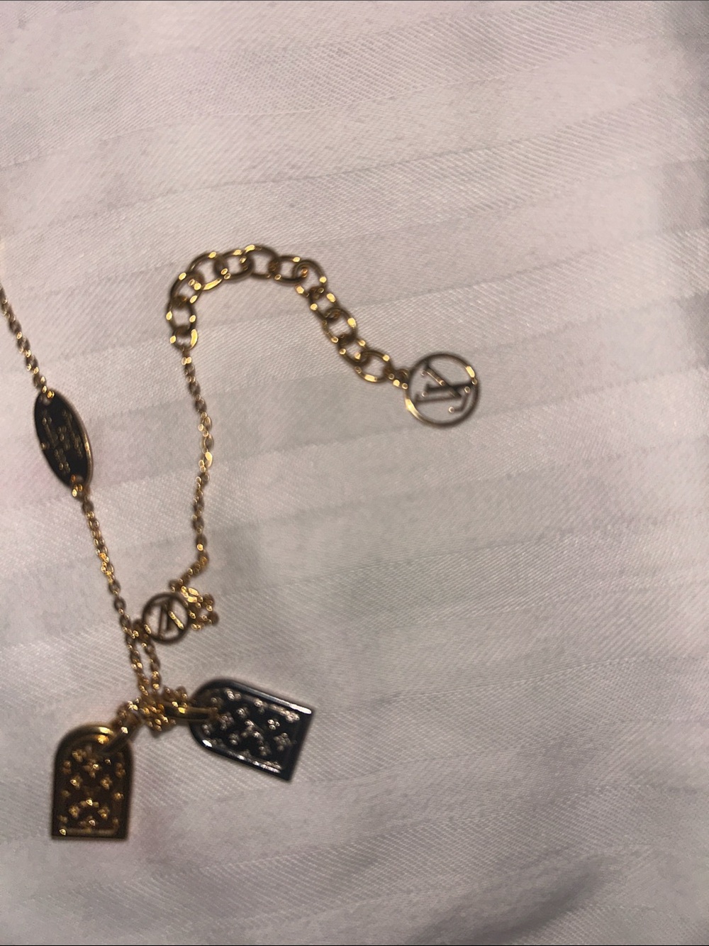 LV Double sided TABLET dual color bracelet 👀🔥🥳🥳❌❌ - Picture 4 of 5